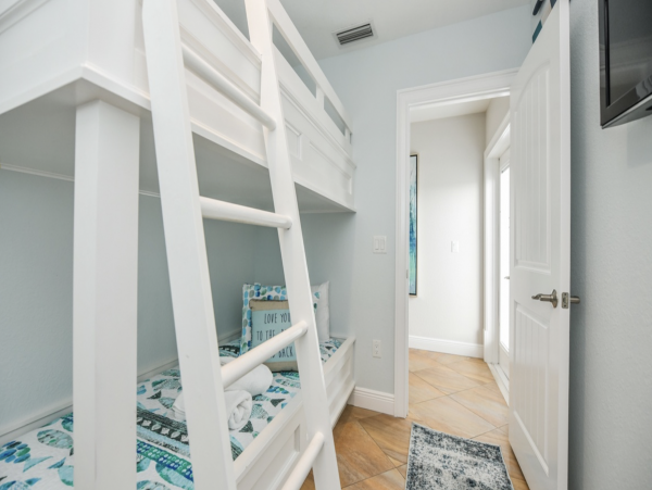 6 Bedroom No Roads to Cross to Beach Anna Maria Rental
